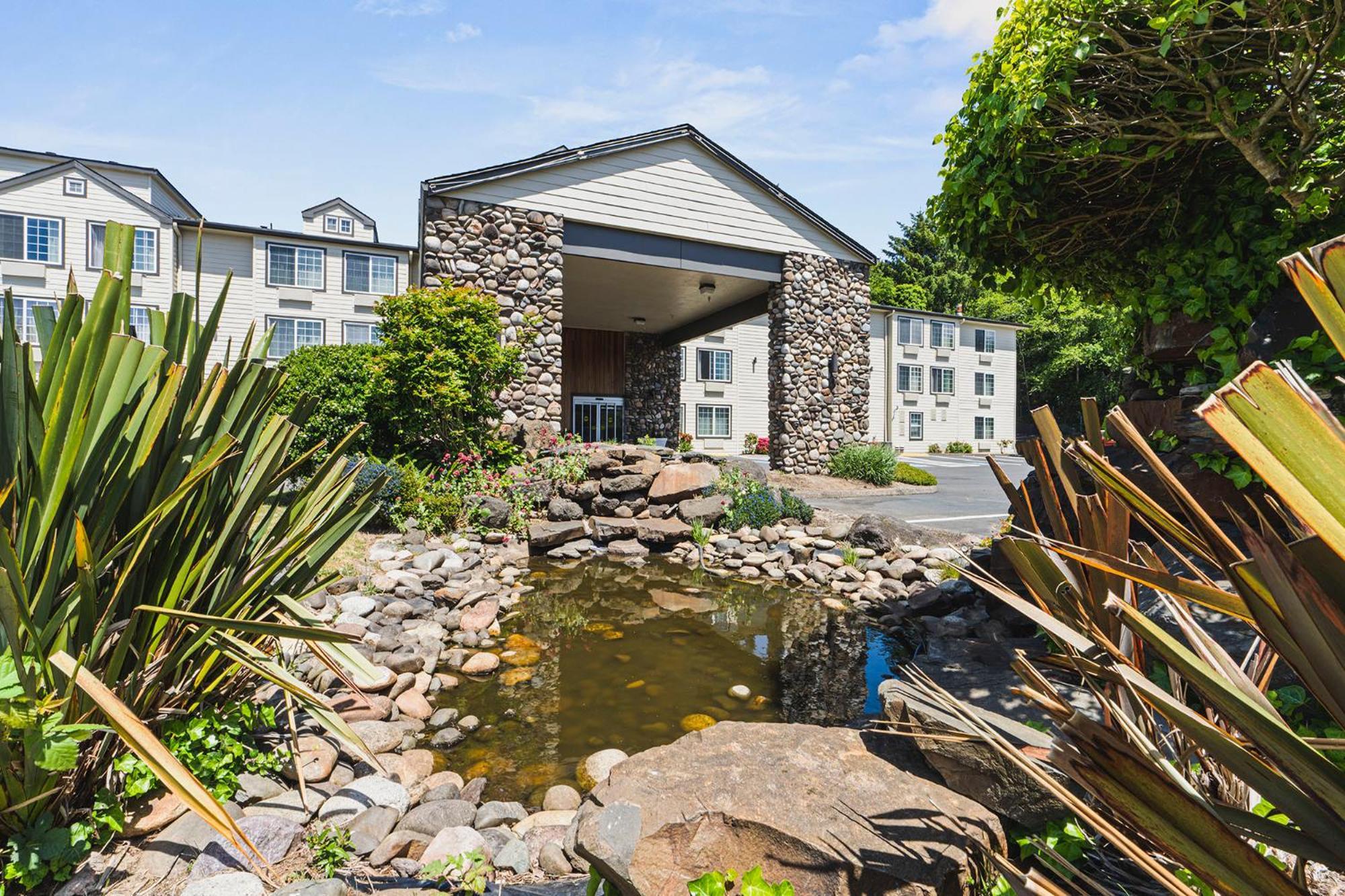 The Ashley Inn & Suites Lincoln City Exterior photo