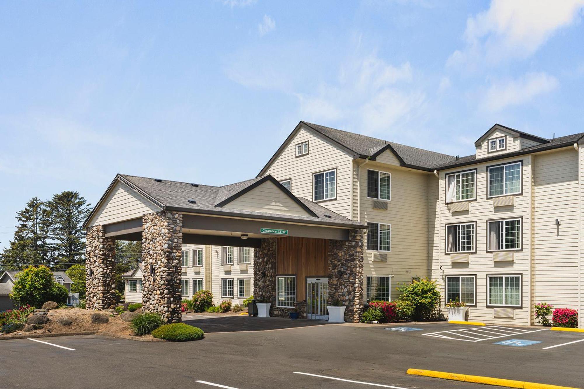 The Ashley Inn & Suites Lincoln City Exterior photo